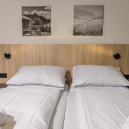 Elegant Apartment In Viehhofen With Turkish Steambath